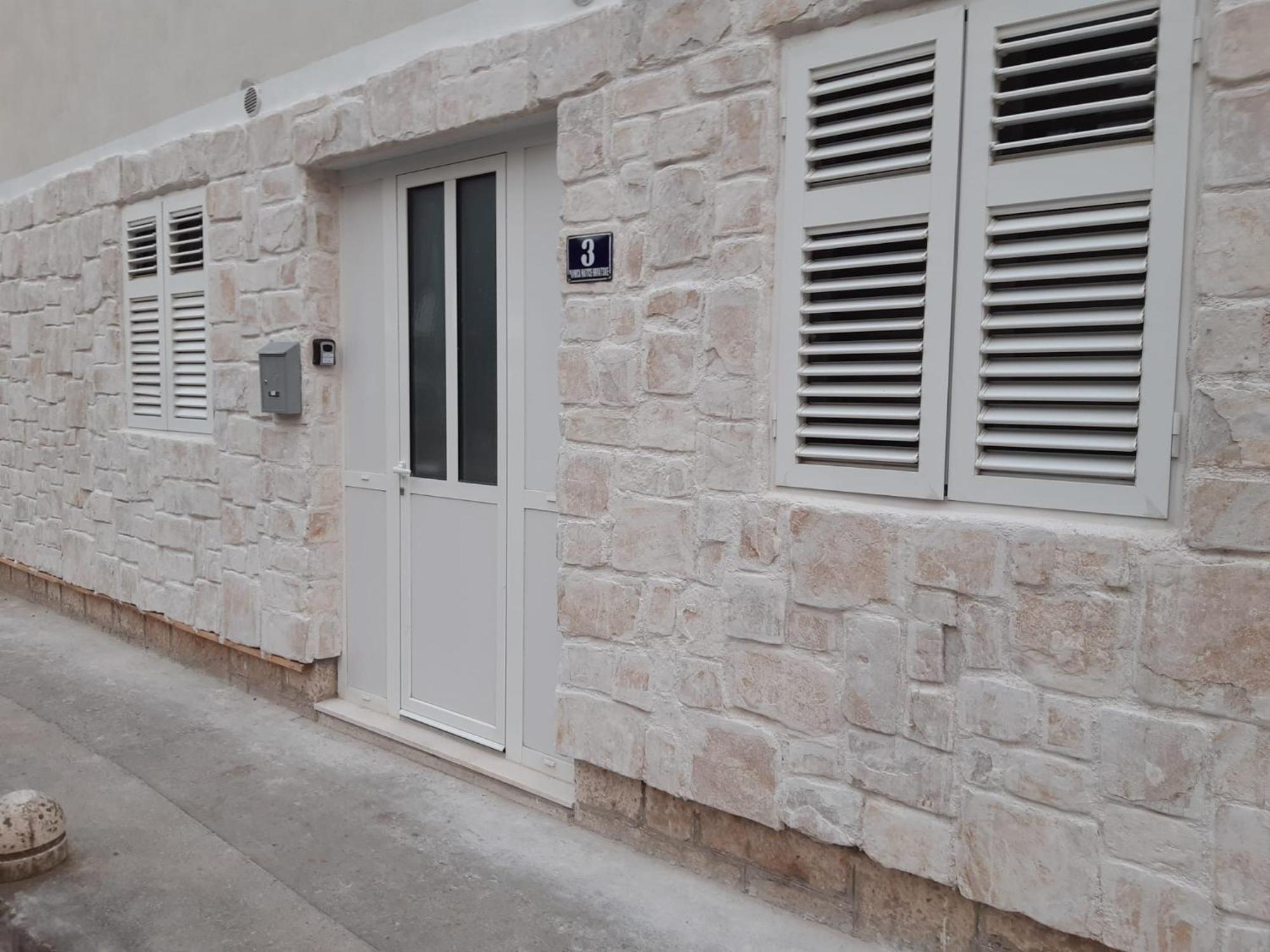 Studio Apartments Ana & Mia Vis Exterior photo