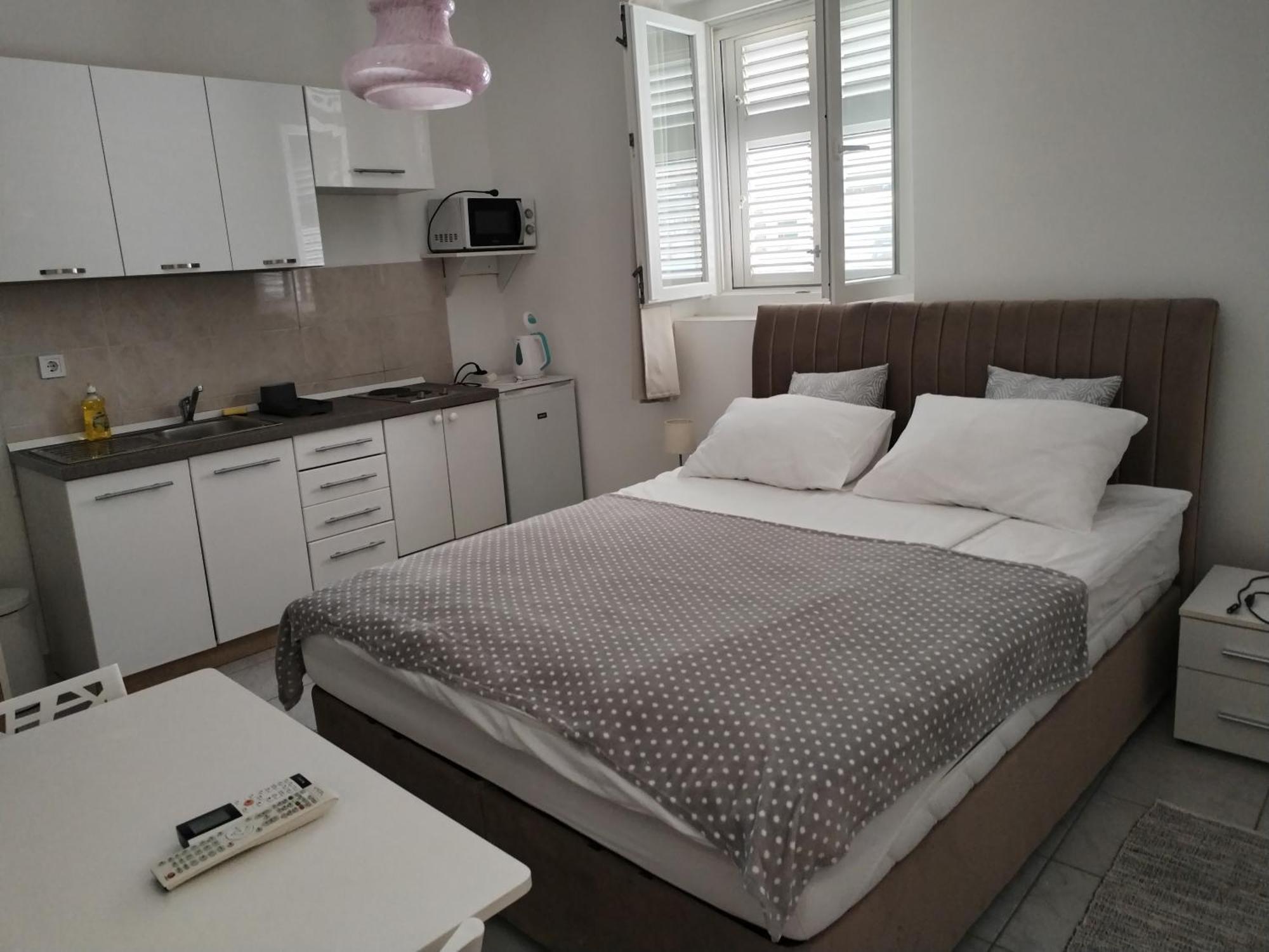 Studio Apartments Ana & Mia Vis Exterior photo